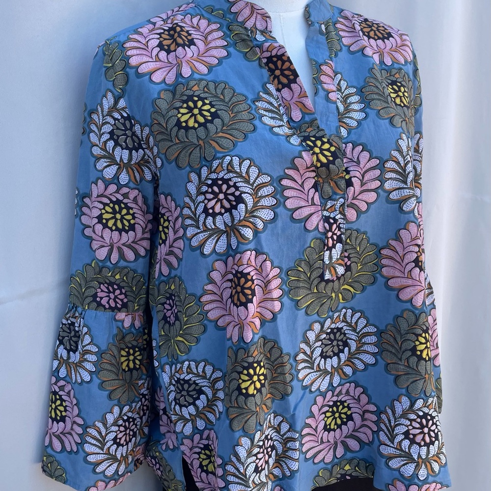 Ann Taylor Women's Top, size S, Split‎ Neck, Blue Floral, Softened Collection